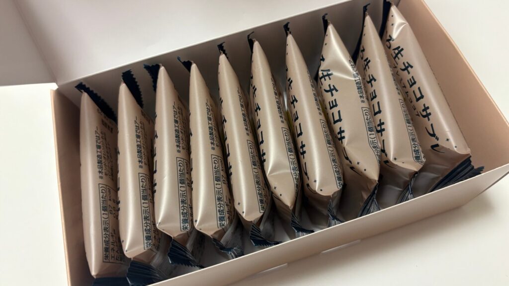 とろ生チョコサブレの箱開けた写真