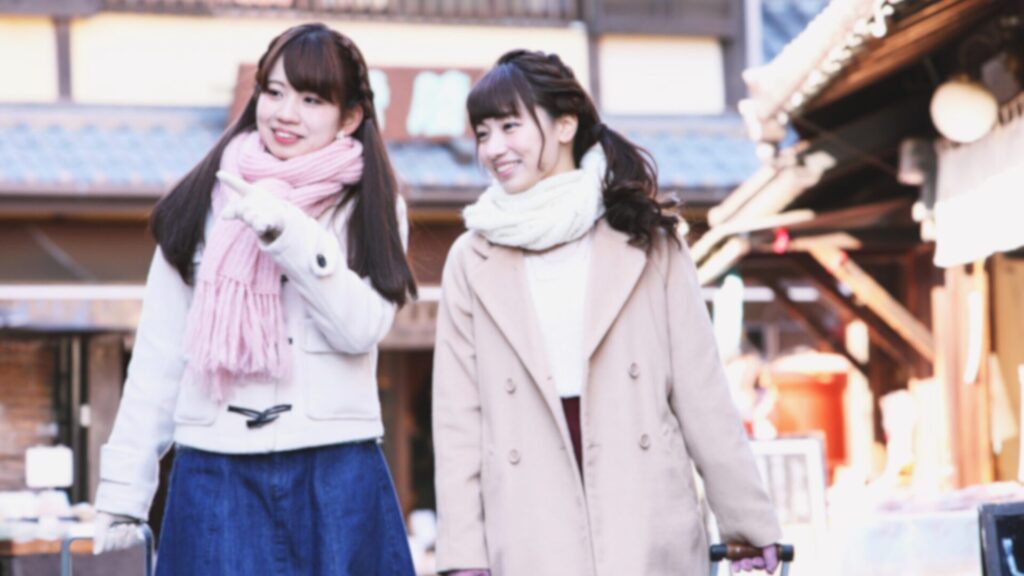 冬寒い日の外出イメージ画像