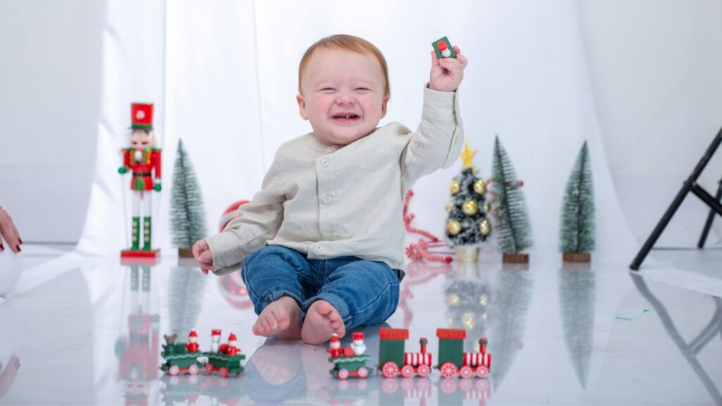 クリスマス子どもの笑顔イメージ写真