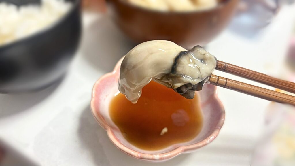 生牡蠣食べるときの写真